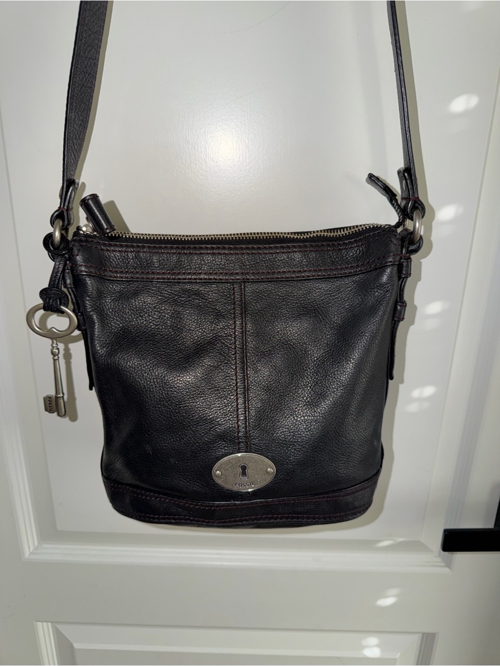 Fossil Black Leather Crossbody Bag Key Charm Vintage Y2K Messenger Purse